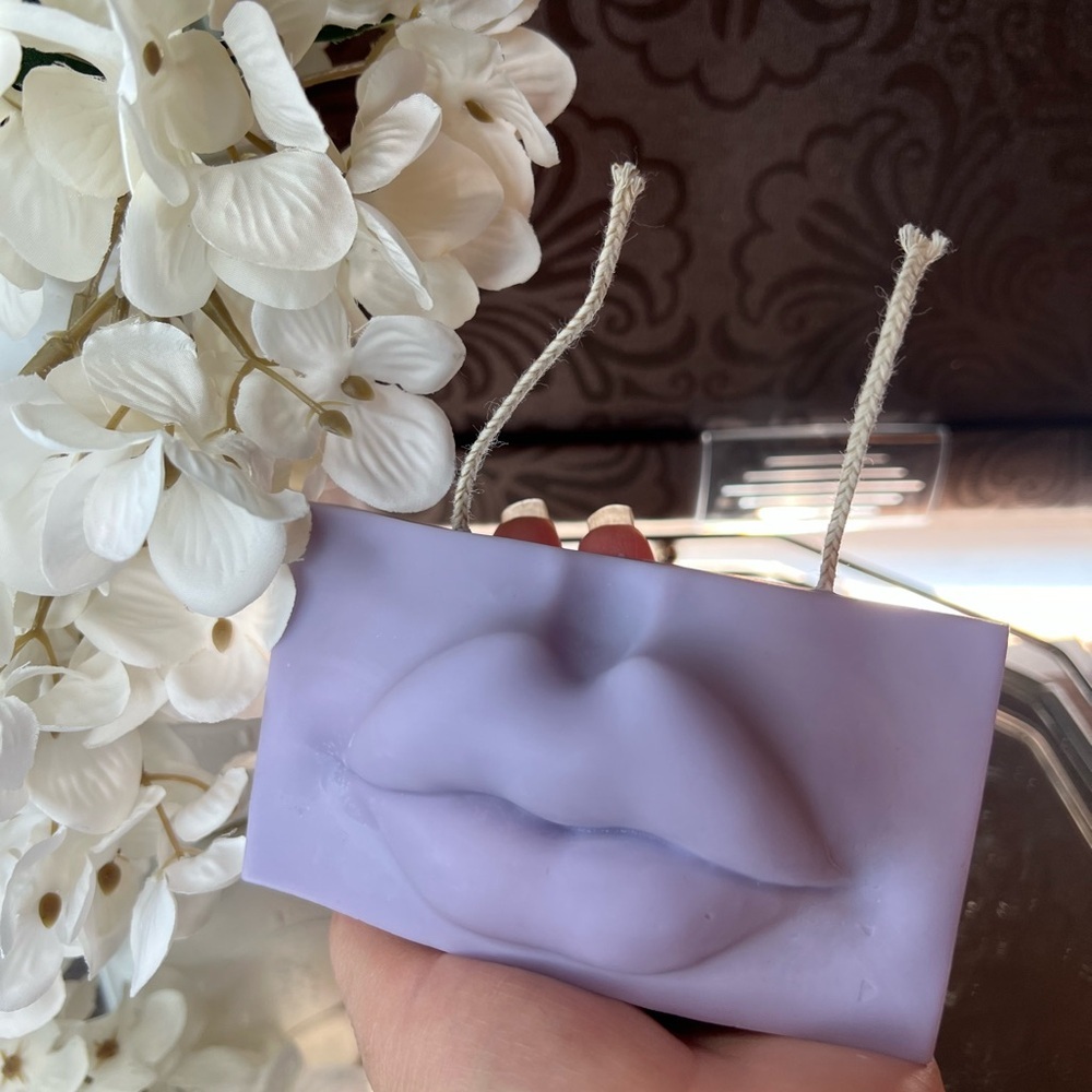 Purple Kiss Candle - Yuzu Blossom Scent - Picture 3 of 3